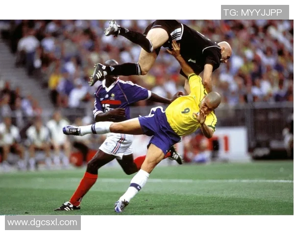 昔日足球巨星退役瞬间回顾视频展现辉煌岁月与感人告别